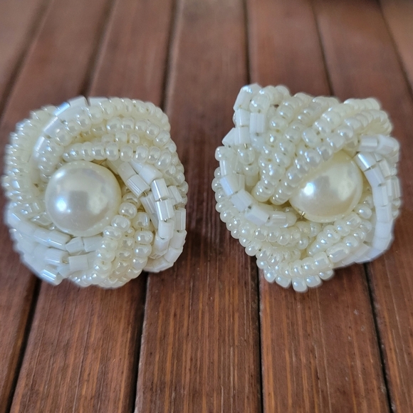 Elegant Cream Beaded Costume Earrings. - Picture 5 of 6